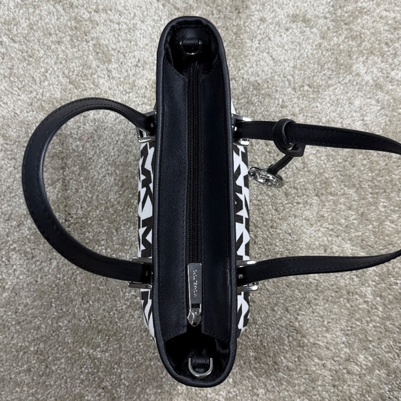 Michael Kors Jet Set Travel Tote Small - Black and White - Picture 3 of 16